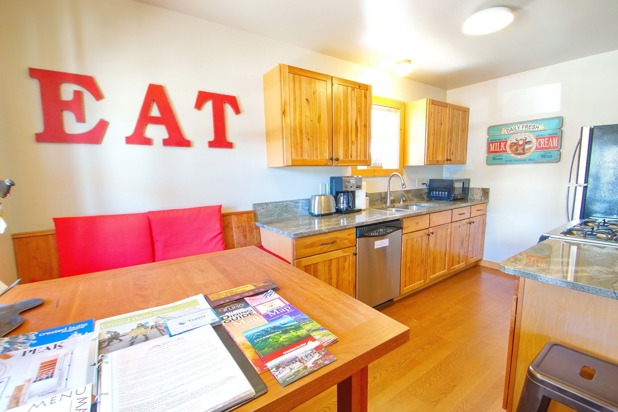  Parking, Pets, Cozy and Clean, Free Shuttle, Right in the Heart of Town!