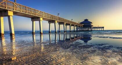 Stunning ! J, Partial Side Gulf View, Walk to Beach, Sleeps 4