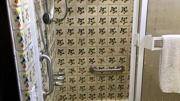 Rainfall showerhead, towels