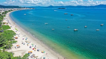 Vlak bij het strand