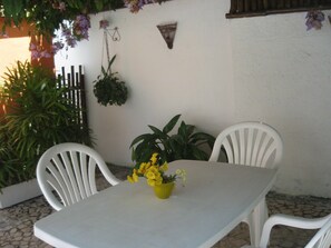 Outdoor dining - COZY HOUSE IN FORT BEACH VILLAGE (Mata de São João)
