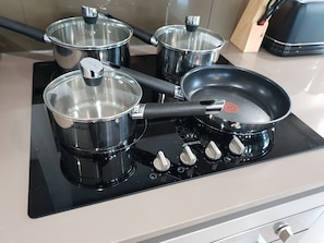 Panoramic Apartment, 2 Bedrooms, Non Smoking, Kitchen | Private kitchen | Full-size fridge, microwave, oven, stovetop