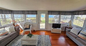 Smart TV, reproductor de DVD y libros 