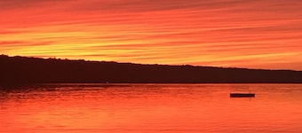 Tranquillo Finger Lakes Cottage w / Stream, boschi e Level Beach