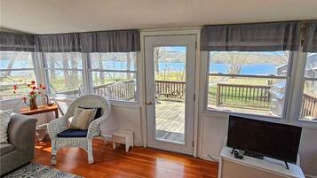 スマートテレビ、DVD プレーヤー、書庫