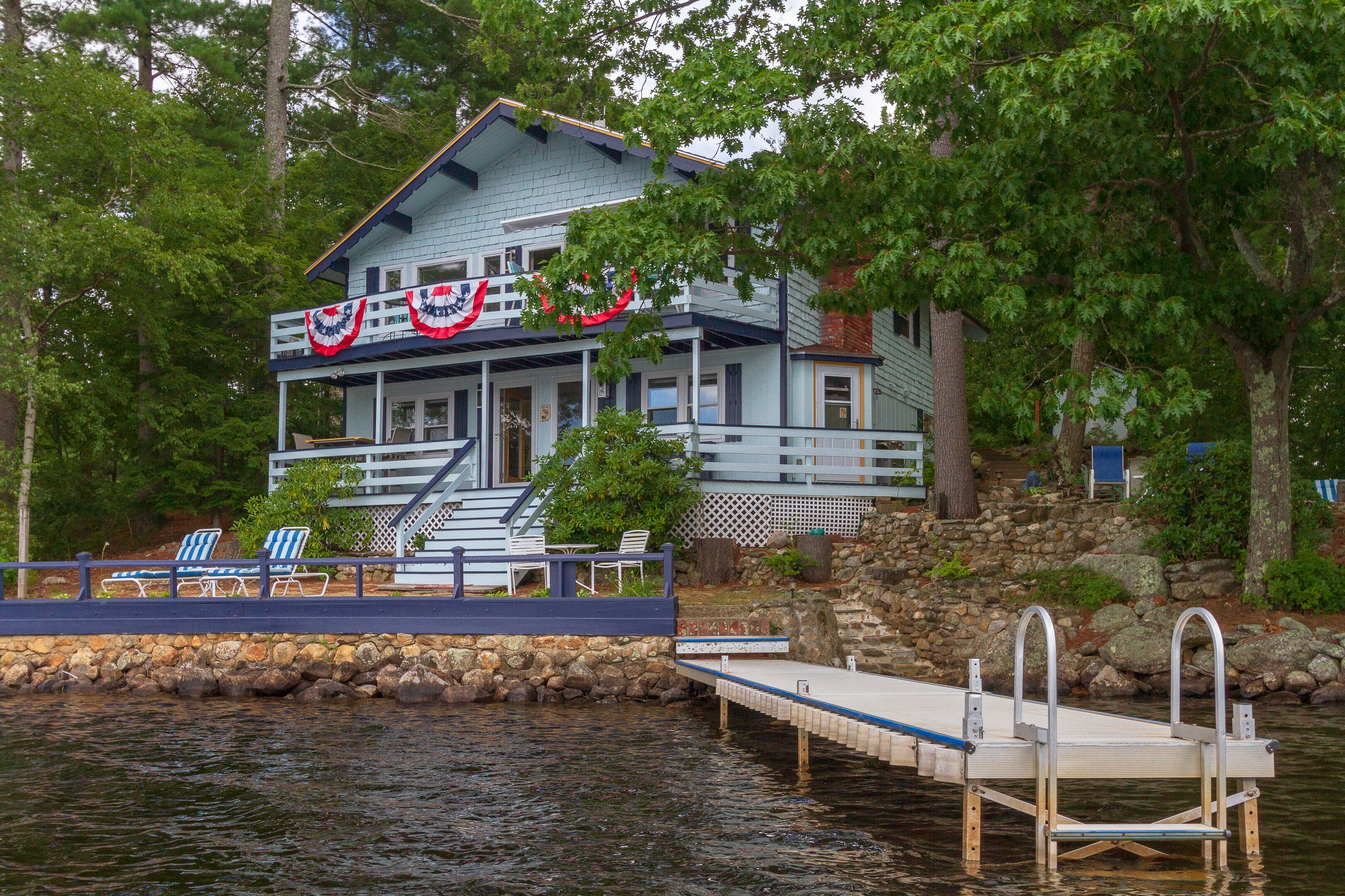 Lakehouse Retreat---a Hidden Gem on Swains Lake in Barrington NH