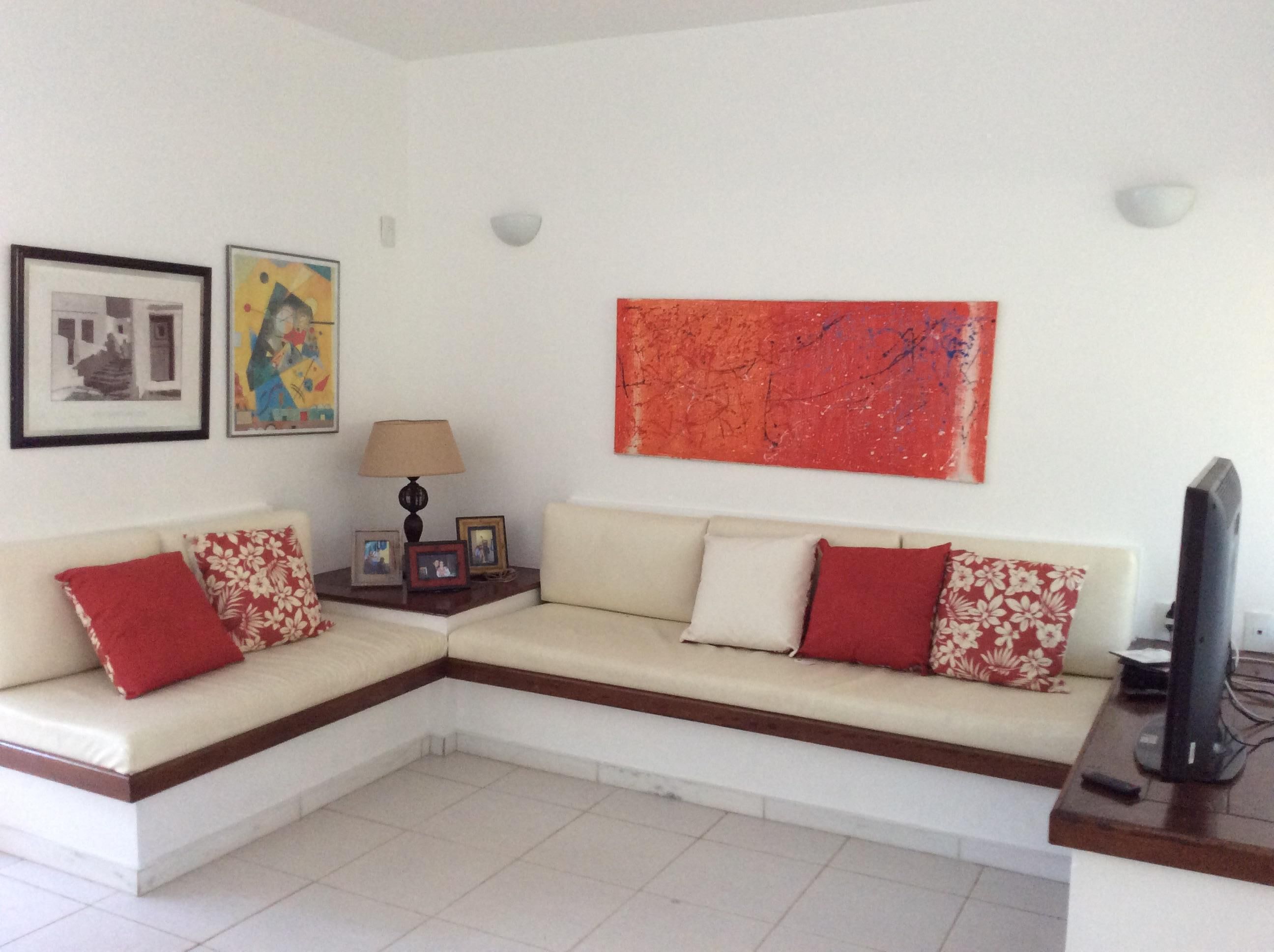 Charming chalet in João Fernandes, gated community and close to the beach