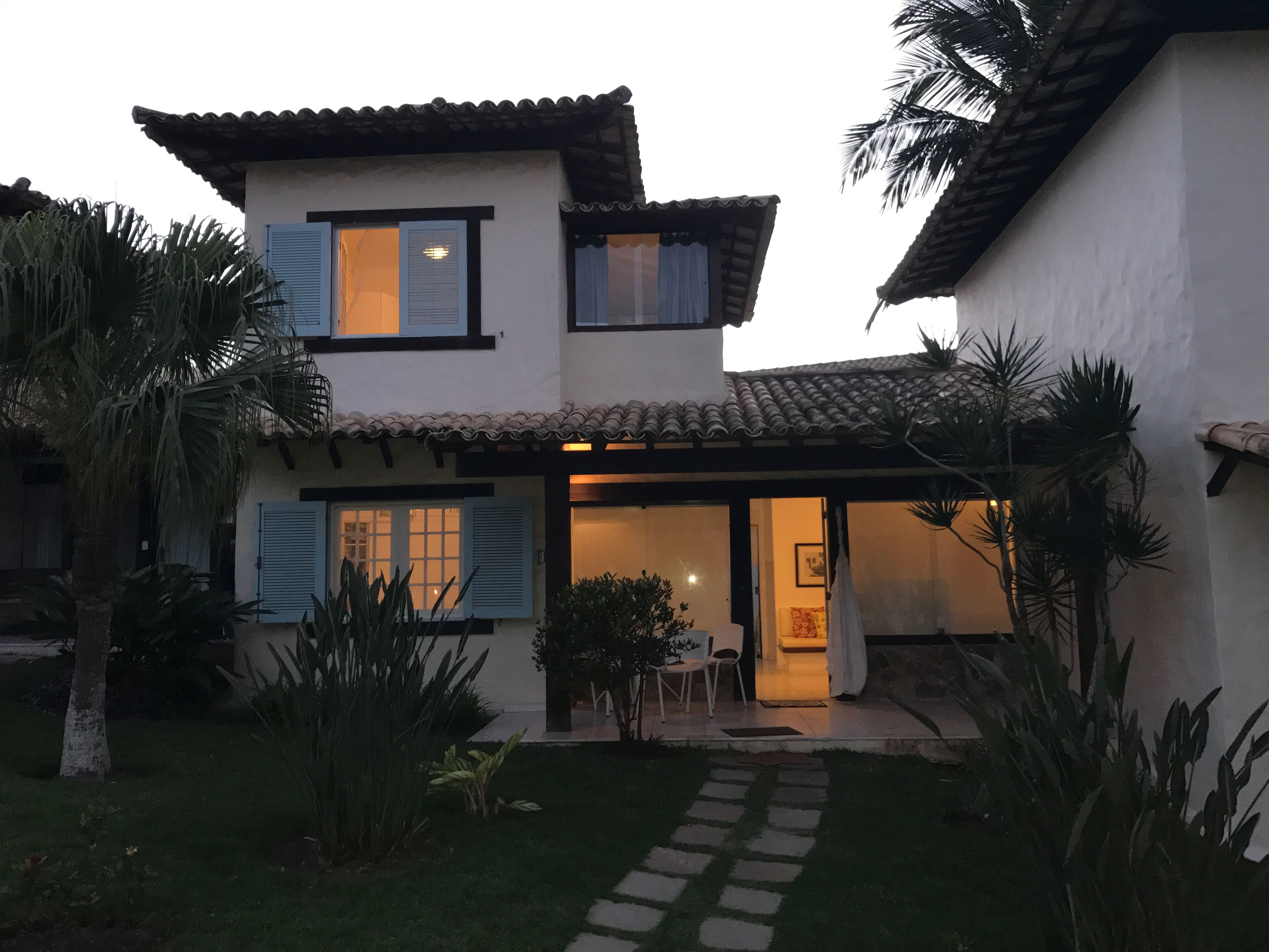 Charming chalet in João Fernandes, gated community and close to the beach