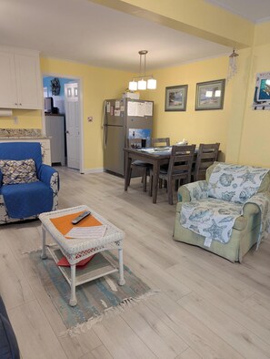 WELCOME Snowbirds - REMODELED Duplex ~ SeaMist Seas - Steps to Tiki Bar ...