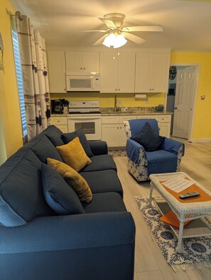 Smart TV, DVD player