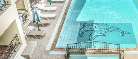 Seasonal outdoor pool, open 10:00 AM to 7:00 PM, pool umbrellas