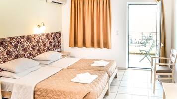 Chambre Double | Rideaux occultants, chambres insonorisées, fer et planche à repasser