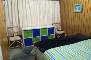 2 bedrooms, iron/ironing board, WiFi