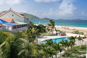 Outdoor pool - Côté Rêve, gorgeous  duplex on the beach, ocean front, ocean view pool - cistern (orient bay)