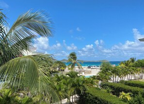 Property grounds - Côté Rêve, gorgeous  duplex on the beach, ocean front, ocean view pool - cistern (orient bay)