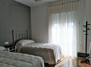 4 bedrooms, iron/ironing board, free WiFi, bed sheets - The Balcony of Ruidera. enjoy wonderful views from this place (Ruidera)