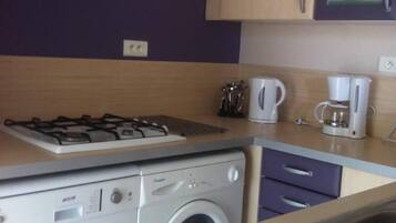 Refrigerador, microondas, parrilla de estufa y lavavajillas