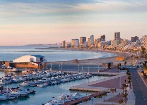 Appartement - El CampelloImmeuble de standing.Un appartement vue une mer. La Costa Blanca. Une piscine. Un golf. Un parking. Gym. Sauna. Une terrasse