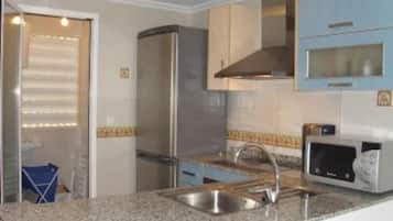 Refrigerador, microondas, horno, placa de cocina