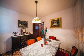 Dining - Split Podstrana: House with garden (Split-Podstrana)