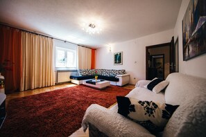 TV, fireplace, DVD player - Split Podstrana: House with garden (Split-Podstrana)