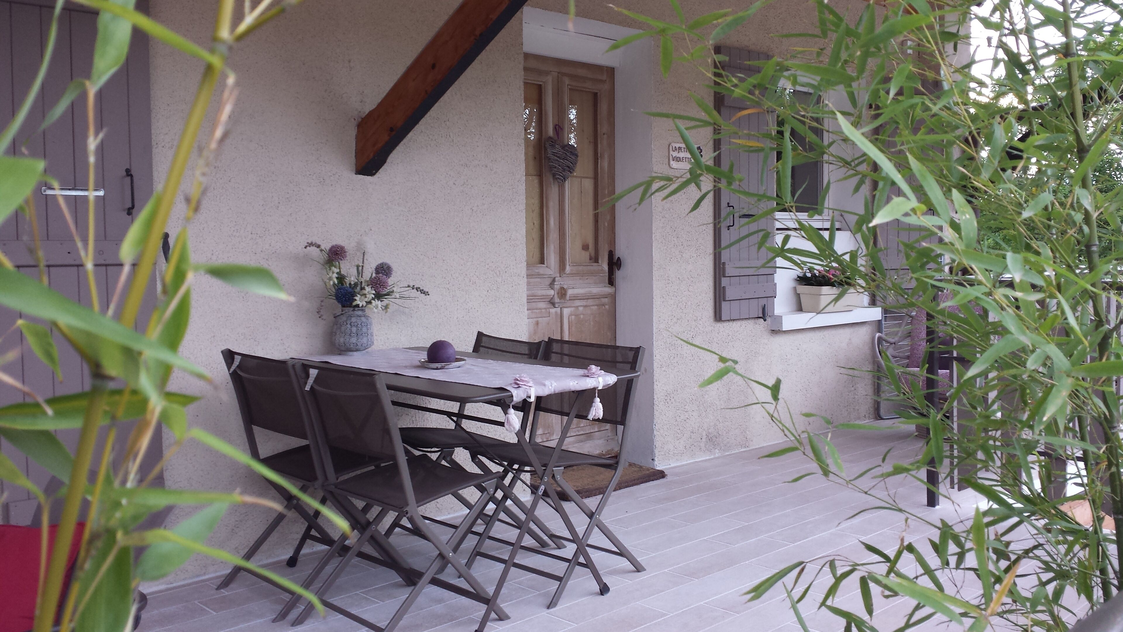 Annecy the old, ideally located, 2 rooms any comfort, terrace and garden.