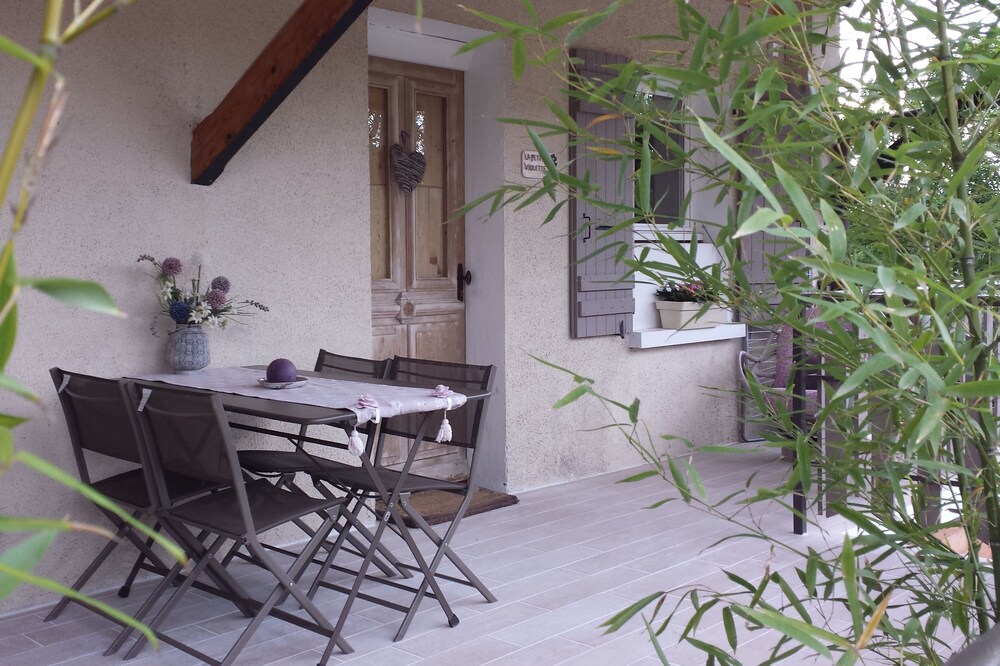Annecy the old, ideally located, 2 rooms any comfort, terrace and garden.