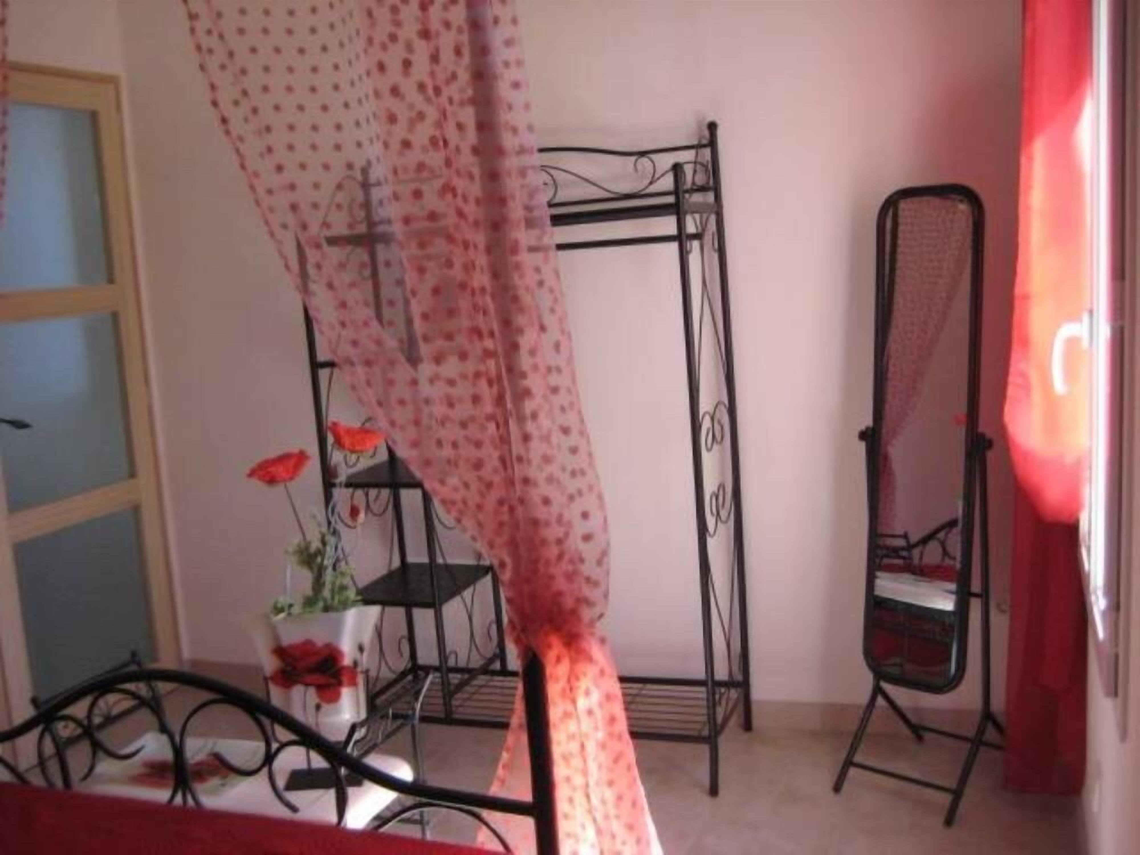 APARTMENT IN ANCIENT MASTER'S HOUSE WITH SWIMMING POOL, PARKING AND BEACHES At 8 Km