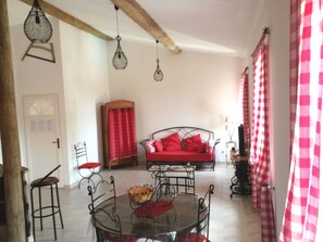 Interior - APARTMENT IN ANCIENT MASTER'S HOUSE WITH SWIMMING POOL, PARKING AND BEACHES At 8 Km (Pomérols)