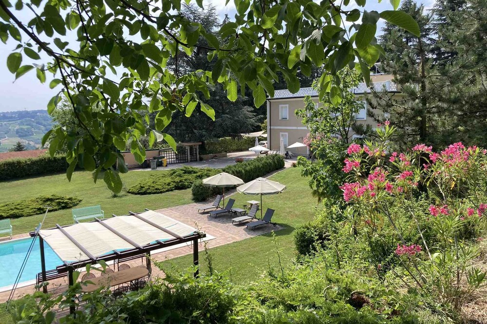 300 sqm antiseismic and green villa with private pool and park in central Italy