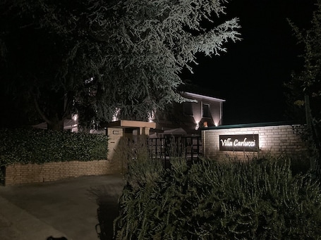 Exterior. 300 sqm antiseismic and green villa with private pool and park in central Italy
