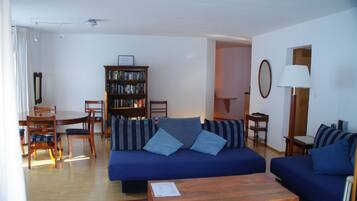 TV, fireplace, DVD player, table tennis