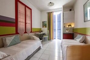 2 bedrooms, iron/ironing board, travel cot, free WiFi