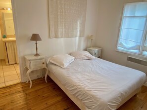 5 bedrooms, iron/ironing board, WiFi, bed sheets - Comfortable, nicely decorated wooden house in Cap Ferret, 300m to the ocean (Lège-Cap-Ferret)