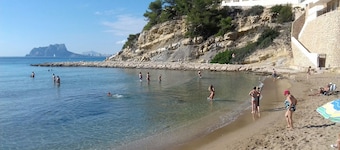5-Bed Villa in El Portet Moraira with mountain views. Pets welcome!