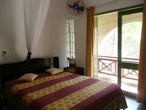 3 bedrooms, in-room safe, iron/ironing board, travel cot - Pereybere Bain Boeuf: Bungalow - PEREYBERE (Pereybere Bain Boeuf)