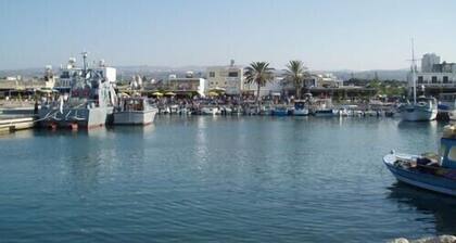 Villa de luxe avec piscine et de superbes vues sur la mer et le couchant