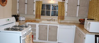 Bear Trap Apartments - Full Kitchen