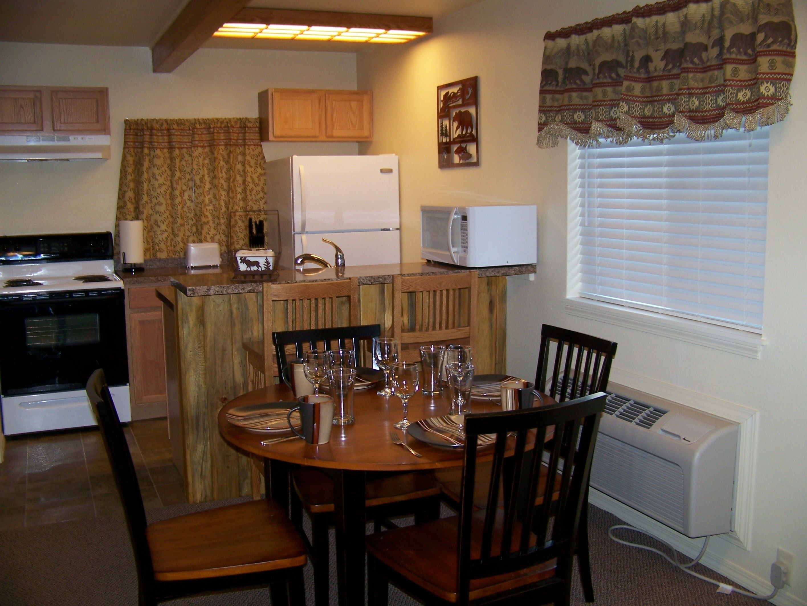 Deluxe Apartment, 1 King Bed with Sofa bed, Kitchen | Private kitchen | Full-size fridge, microwave, oven, stovetop