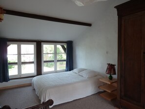 6 Schlafzimmer, Schreibtisch, Bügeleisen/Bügelbrett, kostenloses WLAN