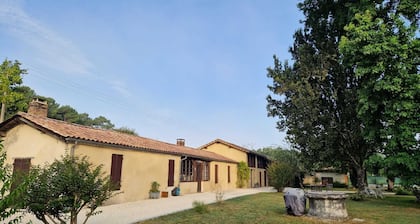 Suuri kiinteistö, uima-allas, tennis, pöytätennis, lähellä Sauternais-Arcachon -altaan-valtameren linnoja