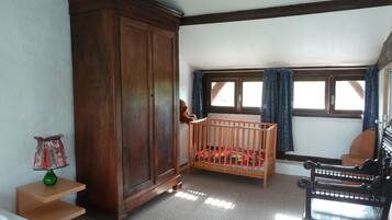 6 habitaciones, escritorio, tabla de planchar con plancha y wifi gratis