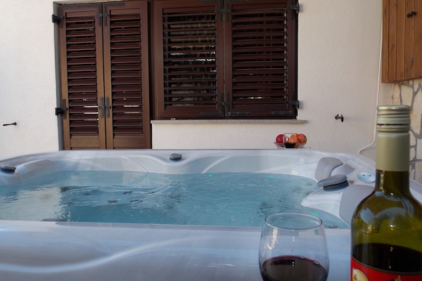 Bañera de hidromasaje al aire libre