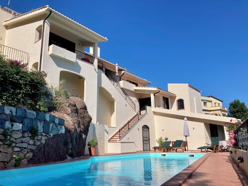 Exklusive Villa über Taormina mit Pool und Blick auf Etna und Meer