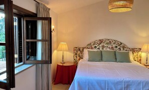4 bedrooms, desk, iron/ironing board, travel cot