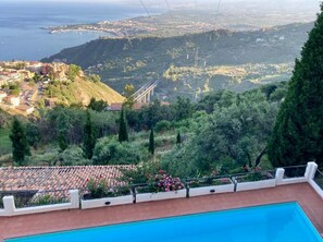 Pool - Exclusive villa above Taormina with pool and views of Etna and the sea (Castelmola)
