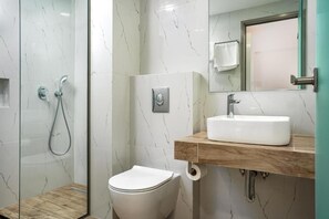 Shower, hair dryer, towels, shampoo - Antonis Apartments (Zakynthos)