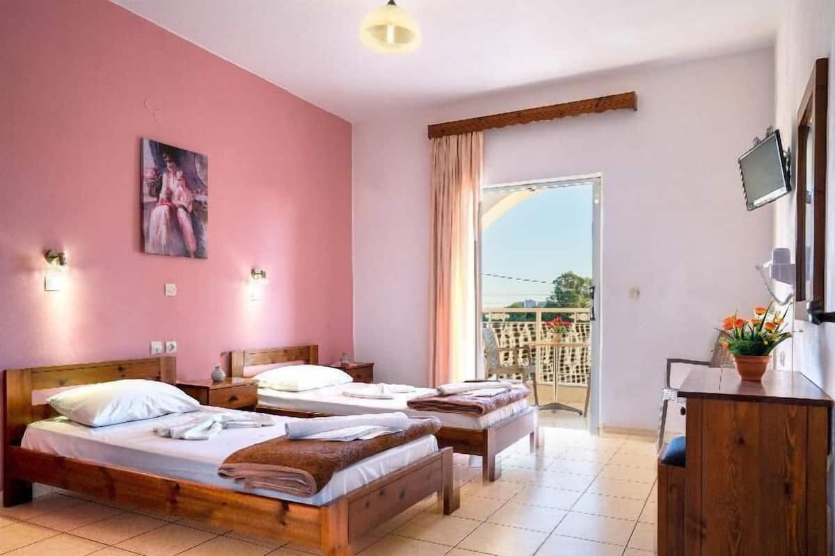 Blackout curtains, iron/ironing board, free cots/infant beds, free WiFi