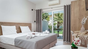 Deluxe Studio, Double or Twin Beds