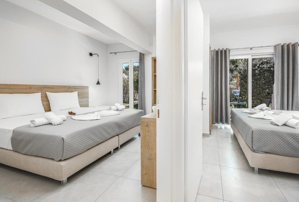 Deluxe Apartment, 2 Bedrooms | Cortinas blackout, ferros/tábuas de passar roupa, berços grátis